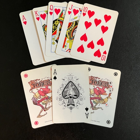 A view of Downtown Chicago Souvenir Playing Cards in Original Tuck Box, Like New - Picture 2 of 10